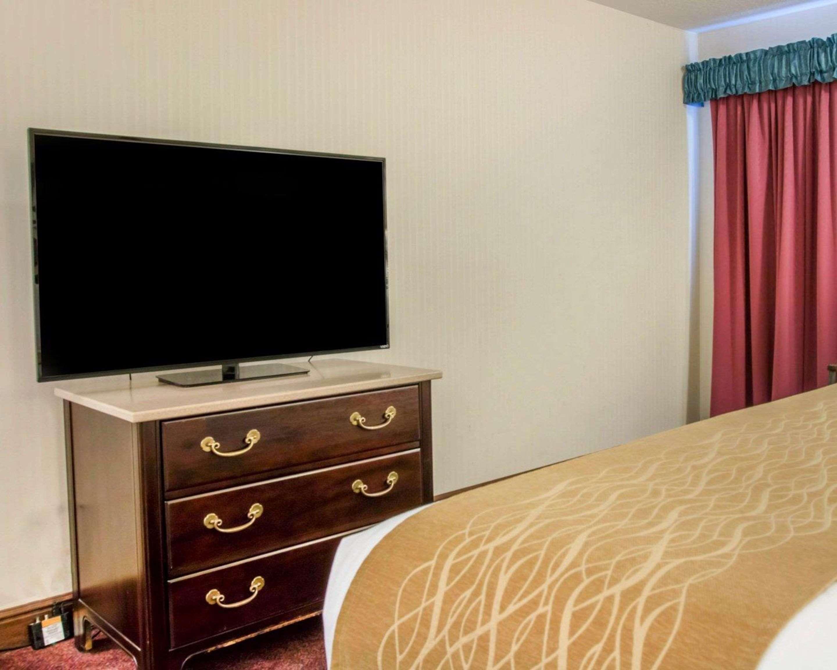 Comfort Inn Lakeside Маккино Сити Экстерьер фото