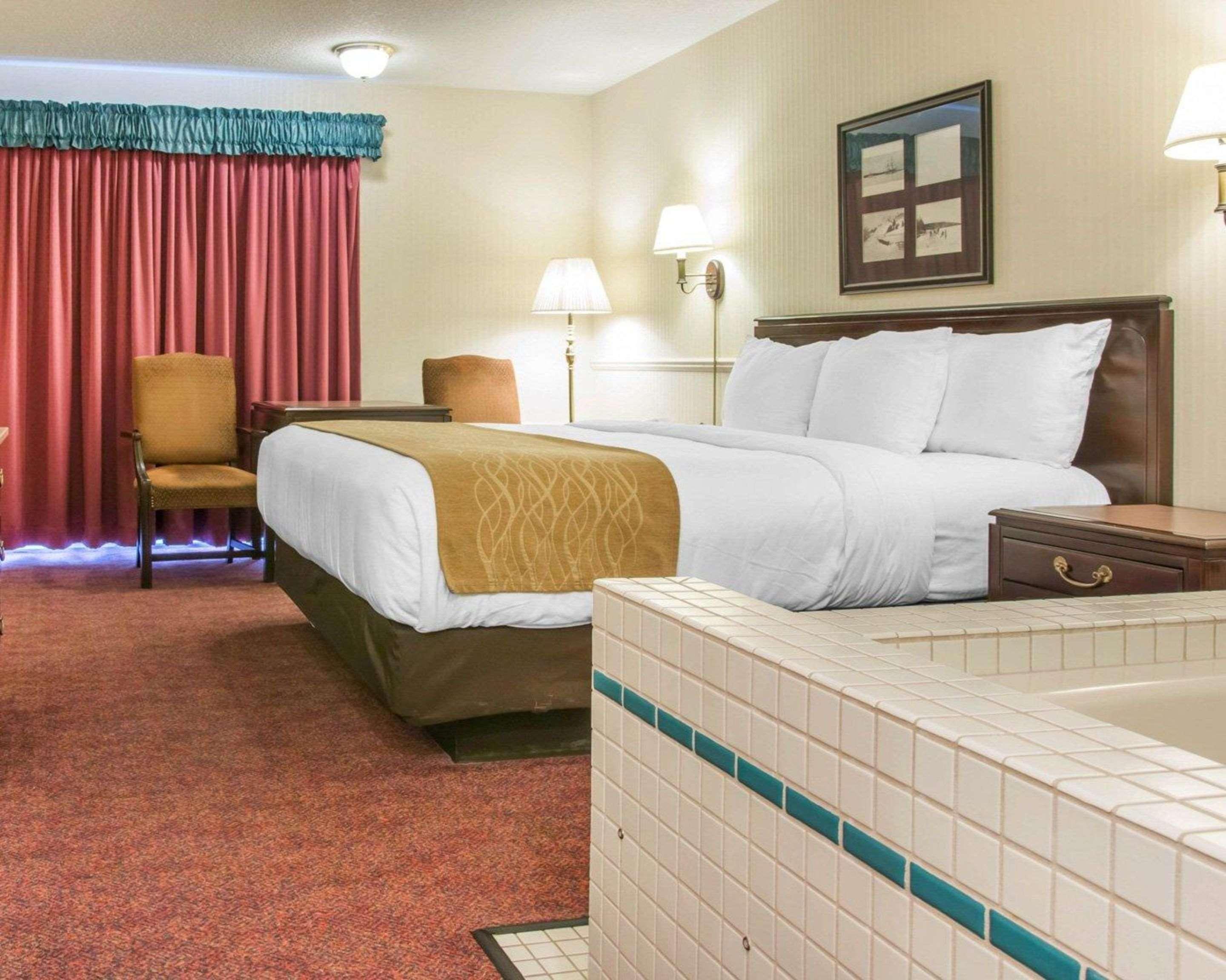 Comfort Inn Lakeside Маккино Сити Экстерьер фото