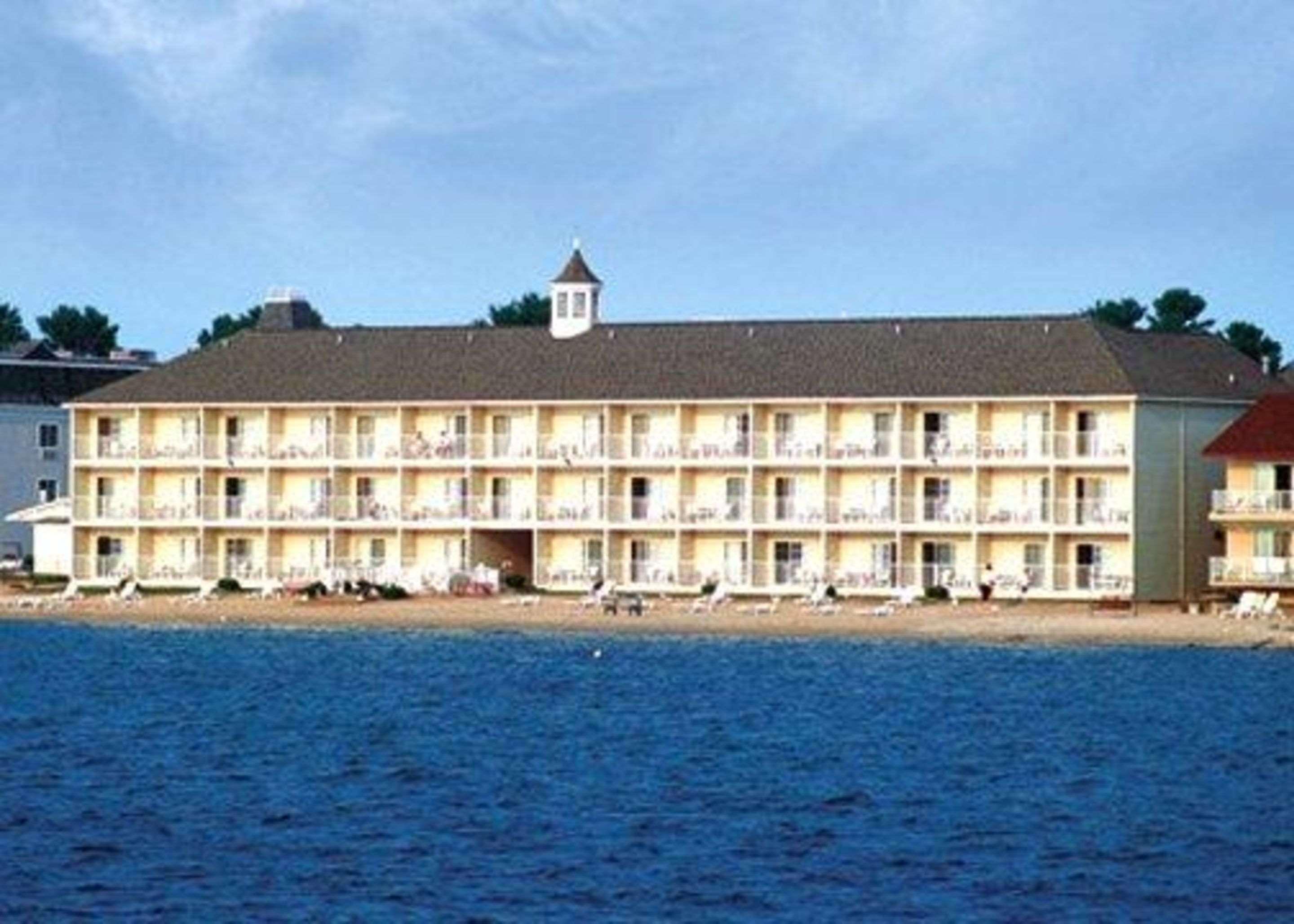 Comfort Inn Lakeside Маккино Сити Экстерьер фото