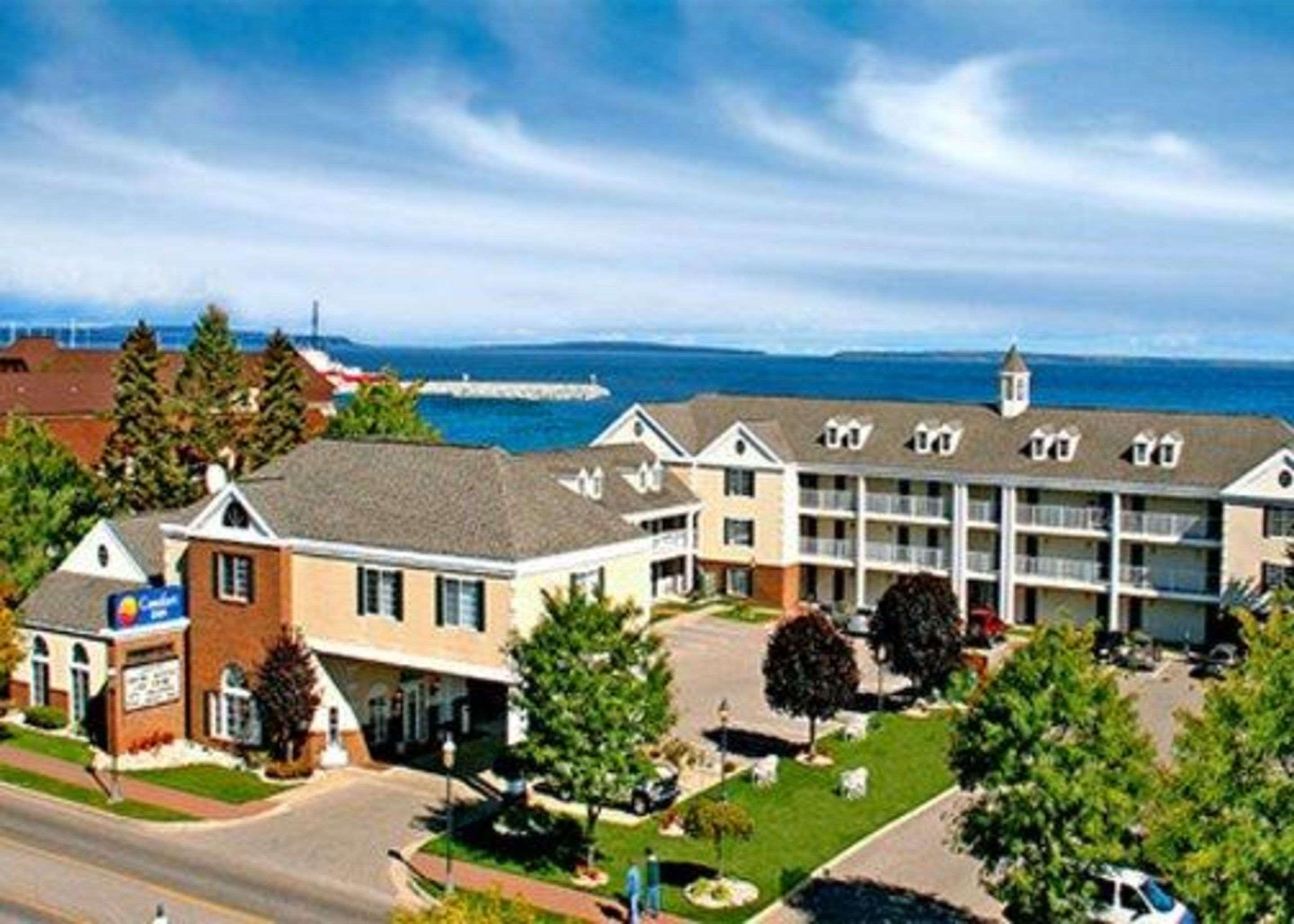 Comfort Inn Lakeside Маккино Сити Экстерьер фото