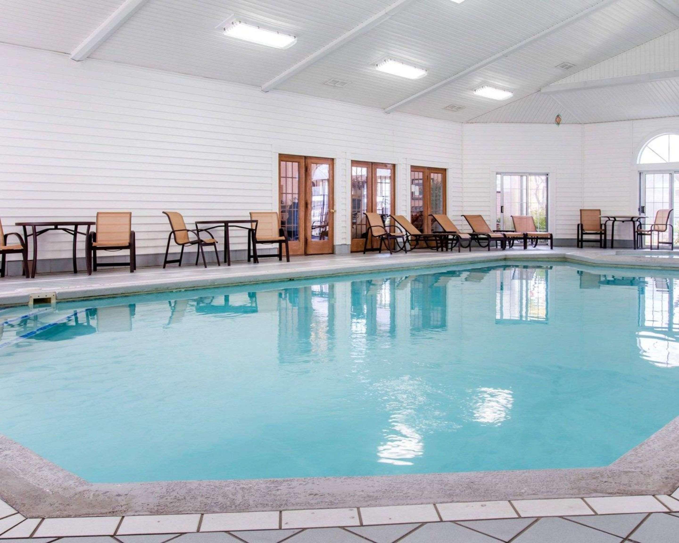 Comfort Inn Lakeside Маккино Сити Экстерьер фото