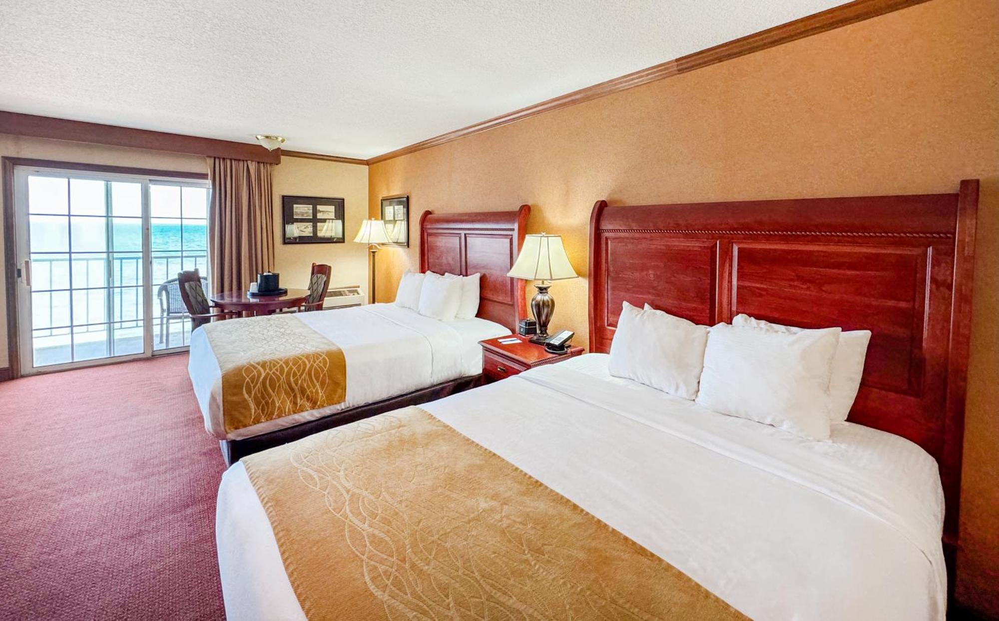 Comfort Inn Lakeside Маккино Сити Экстерьер фото