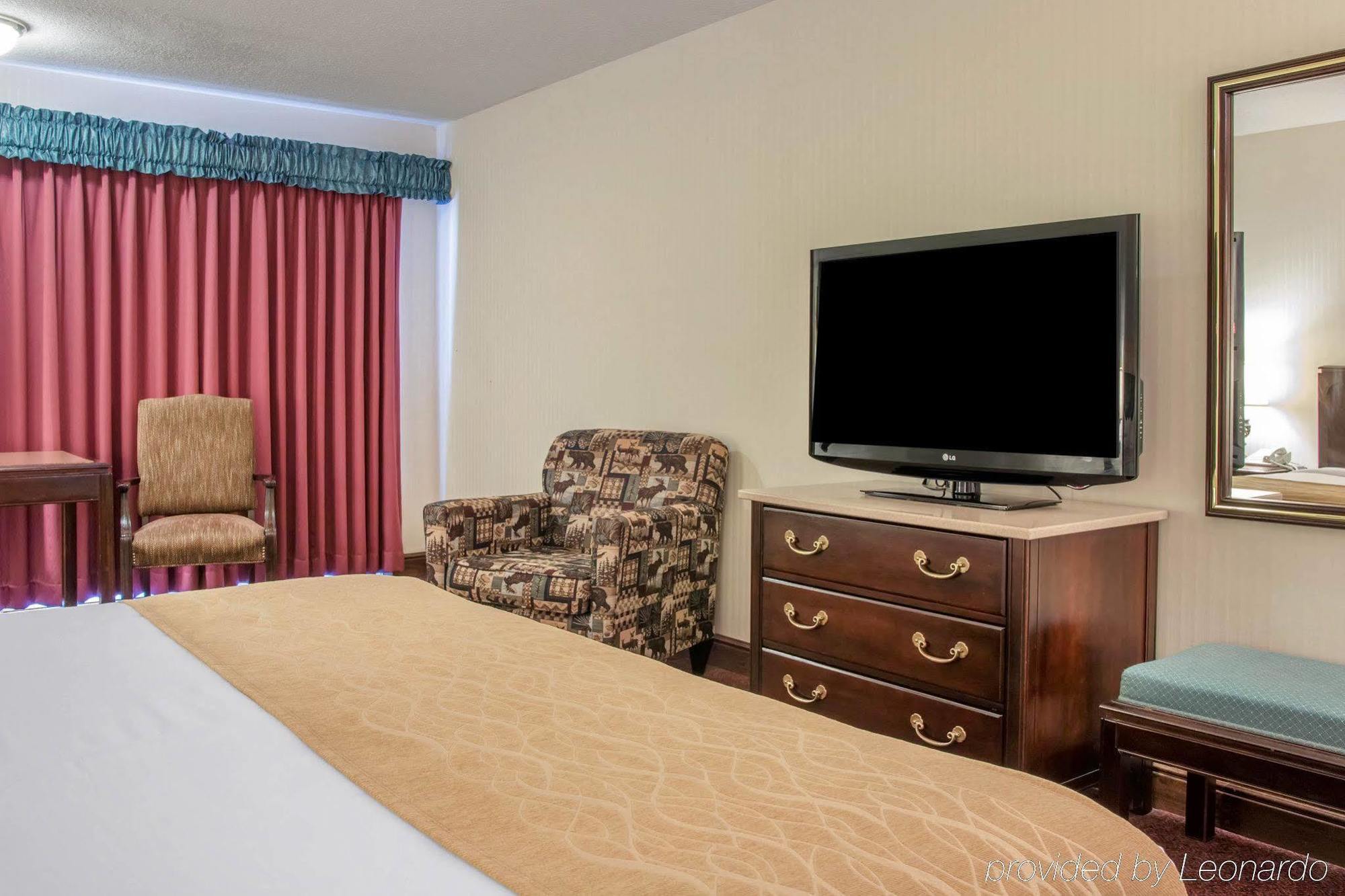 Comfort Inn Lakeside Маккино Сити Экстерьер фото