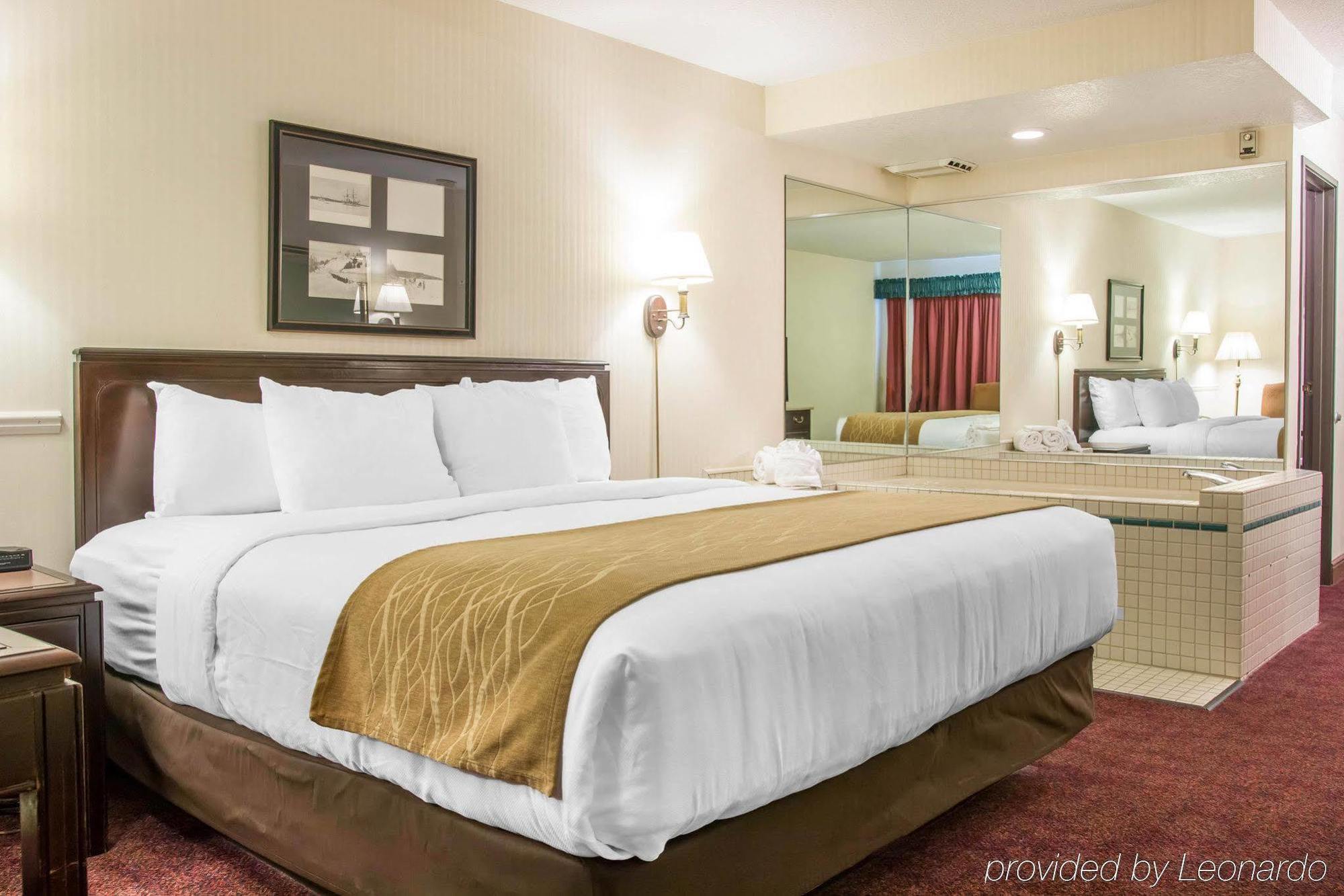 Comfort Inn Lakeside Маккино Сити Экстерьер фото