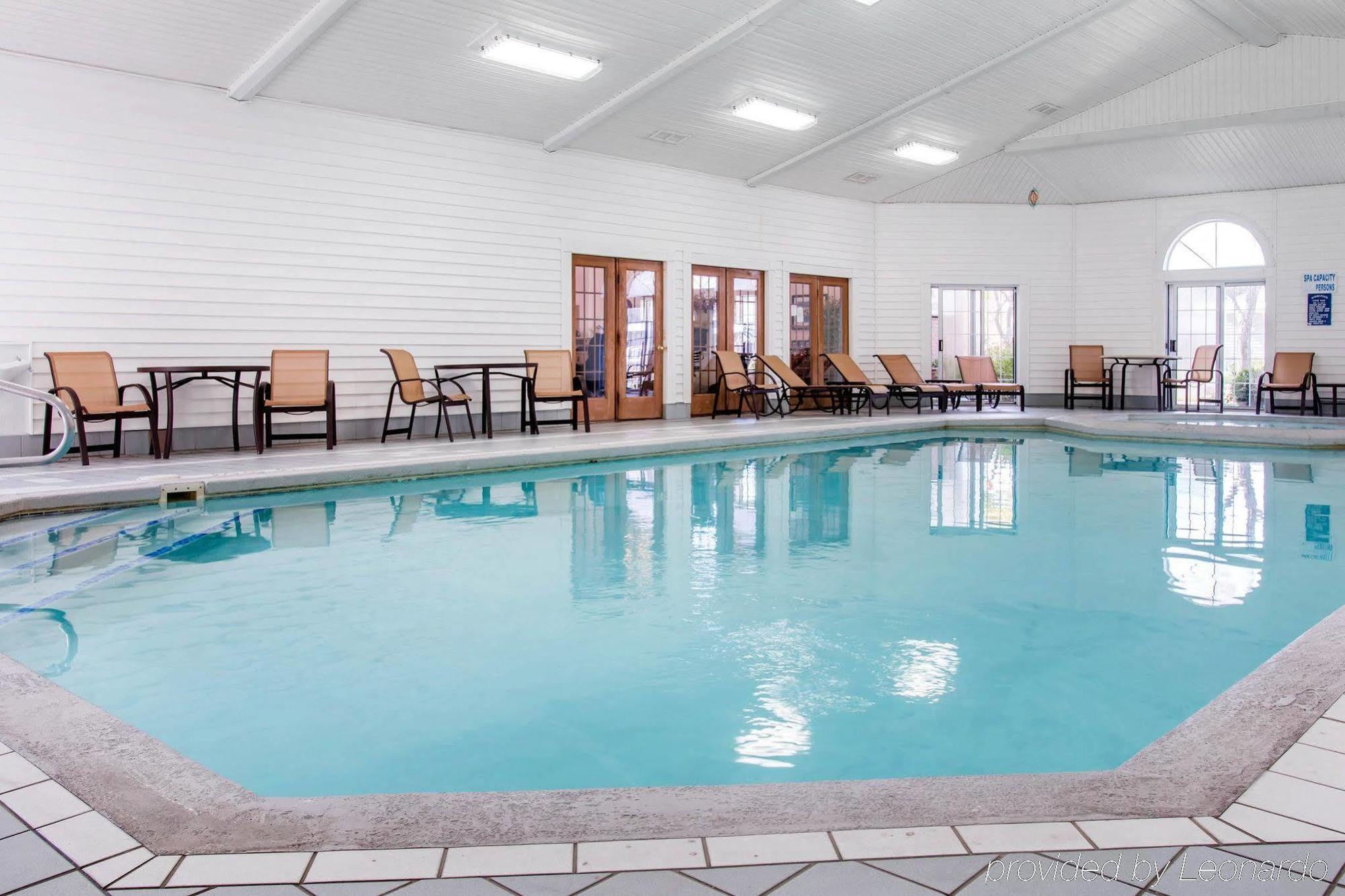 Comfort Inn Lakeside Маккино Сити Экстерьер фото