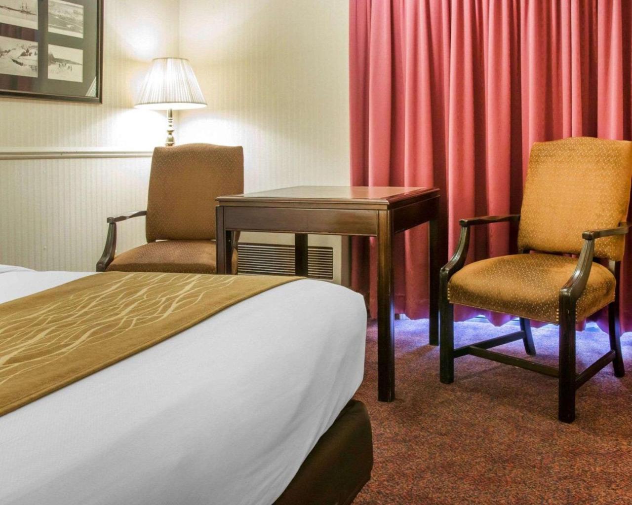 Comfort Inn Lakeside Маккино Сити Экстерьер фото